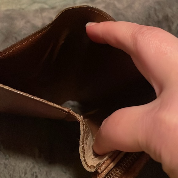 Louis Vuitton compact wallet - Picture 6 of 6